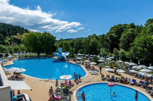 two outdoor swimming pools in Dobrinishte with trees surrounding