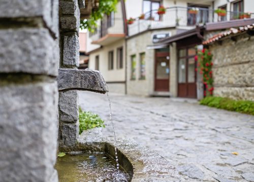 Cobbled streets and a water fountain in Bansko Old Town
